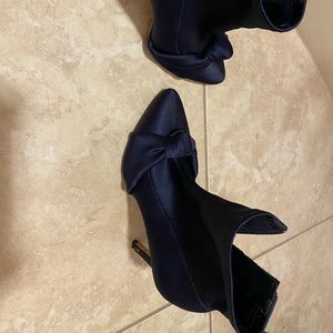 Brand new Antonio Melani heel booties